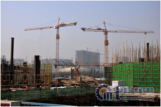 LY.COM-乐鱼(中国)塔机参与施工成都高端综合体项目